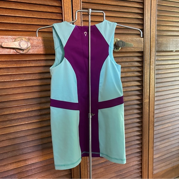 Ivivva size 10 tank with the ability to add cups - Picture 2 of 5